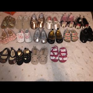 Baby girls shoes sizes are 0-3, 3-6, 6-9